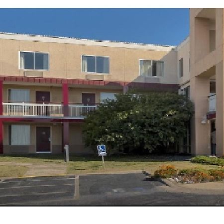 Cedar Rapids Inn 외부 사진