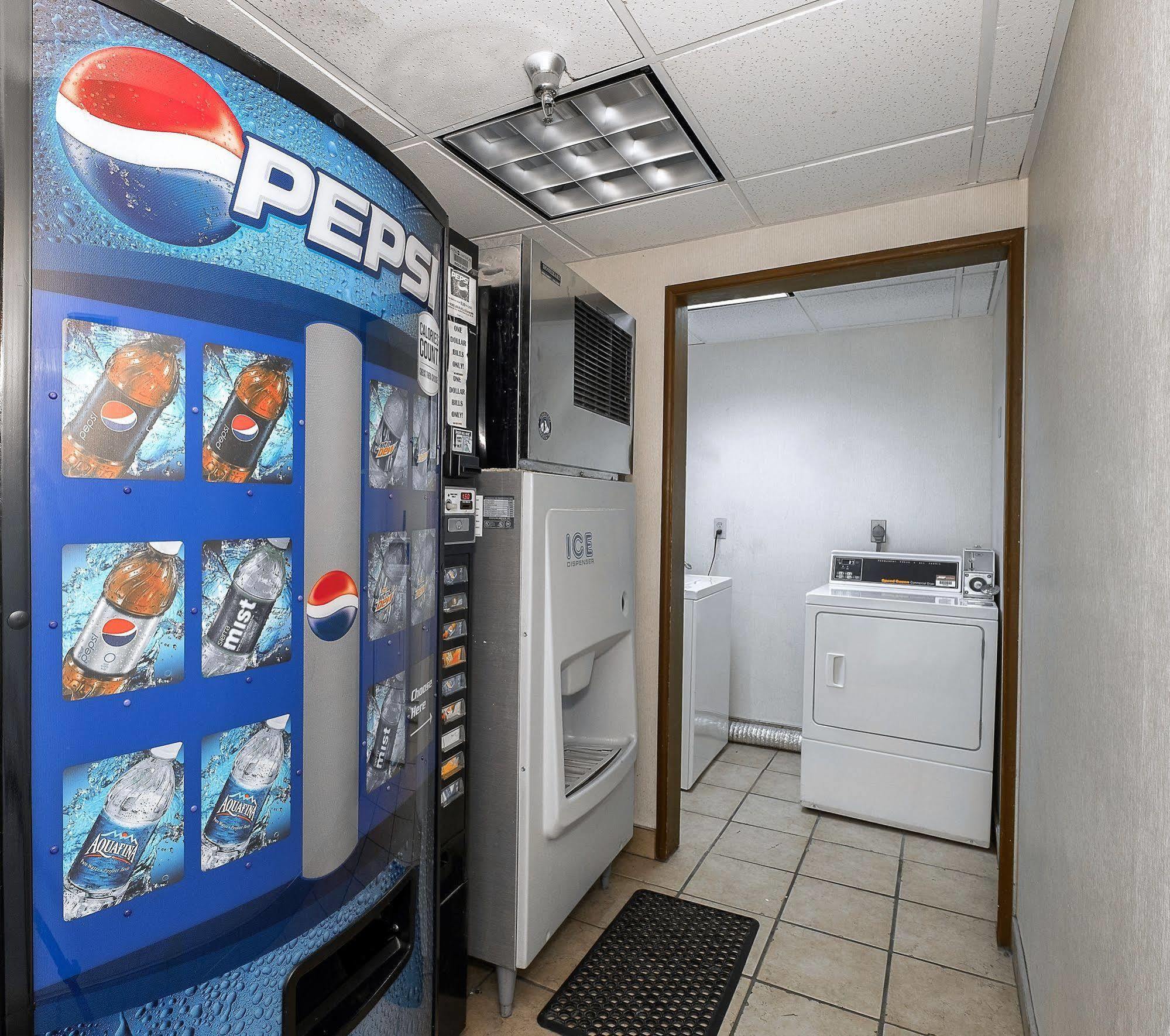 Cedar Rapids Inn 외부 사진