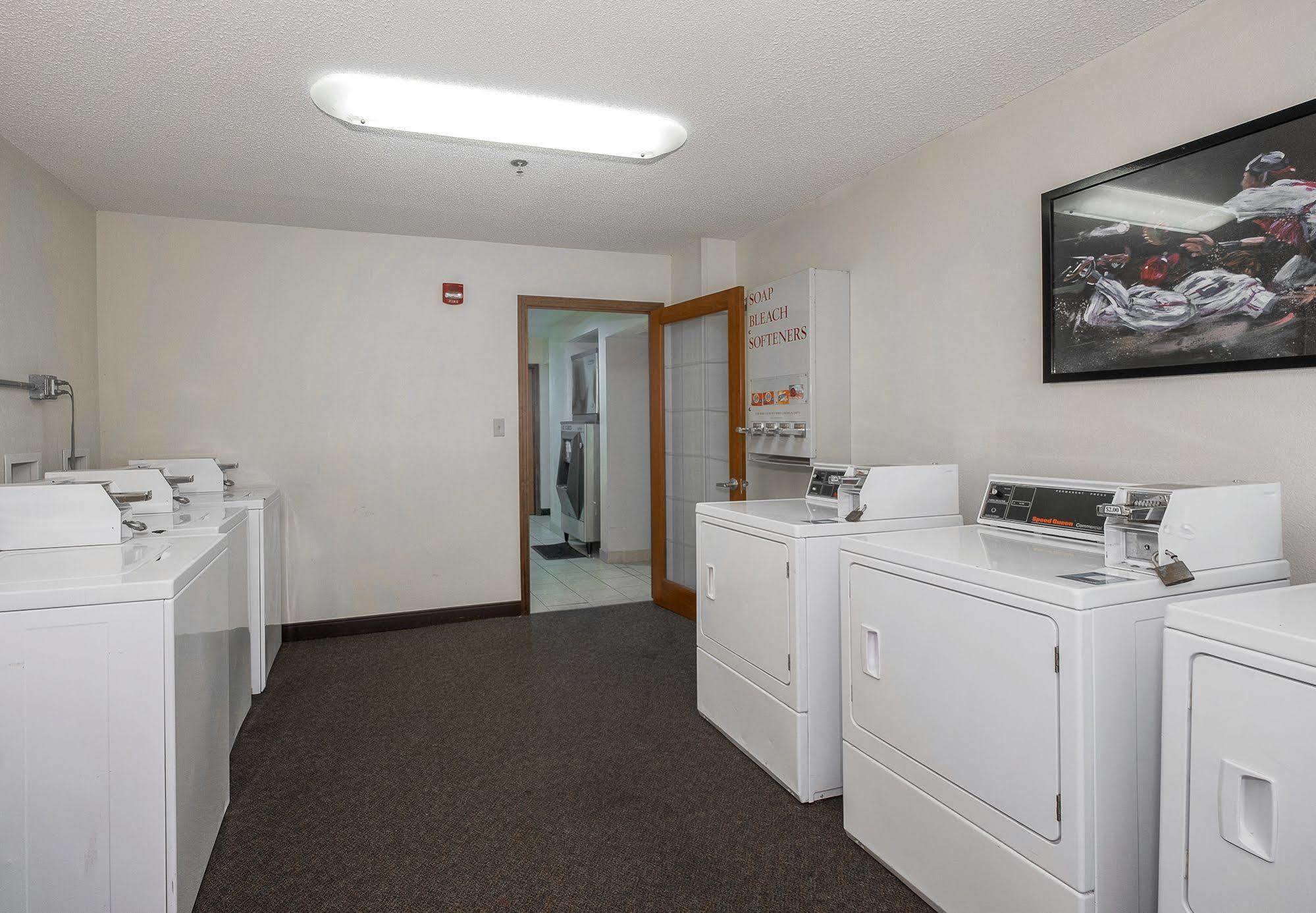 Cedar Rapids Inn 외부 사진