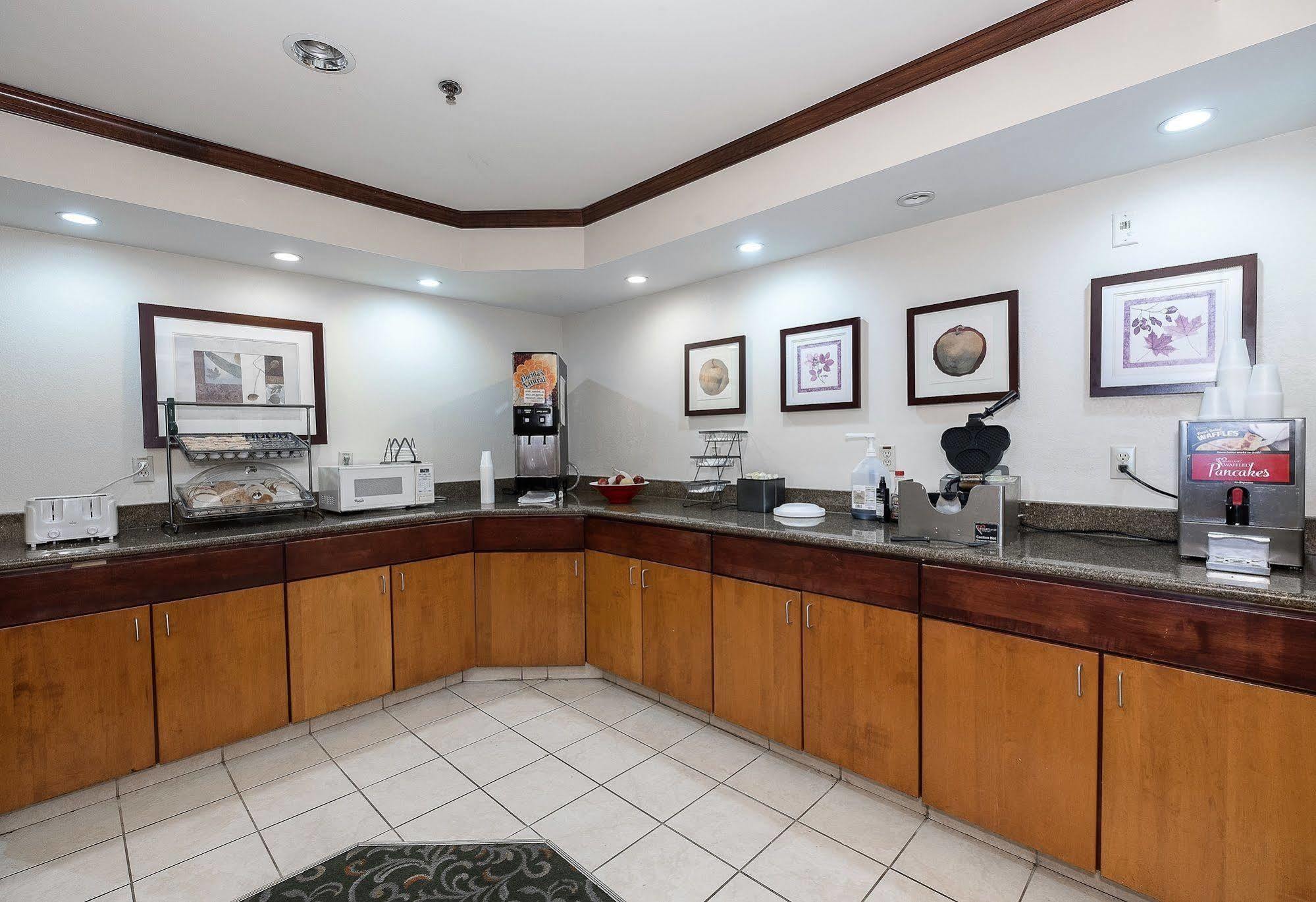Cedar Rapids Inn 외부 사진