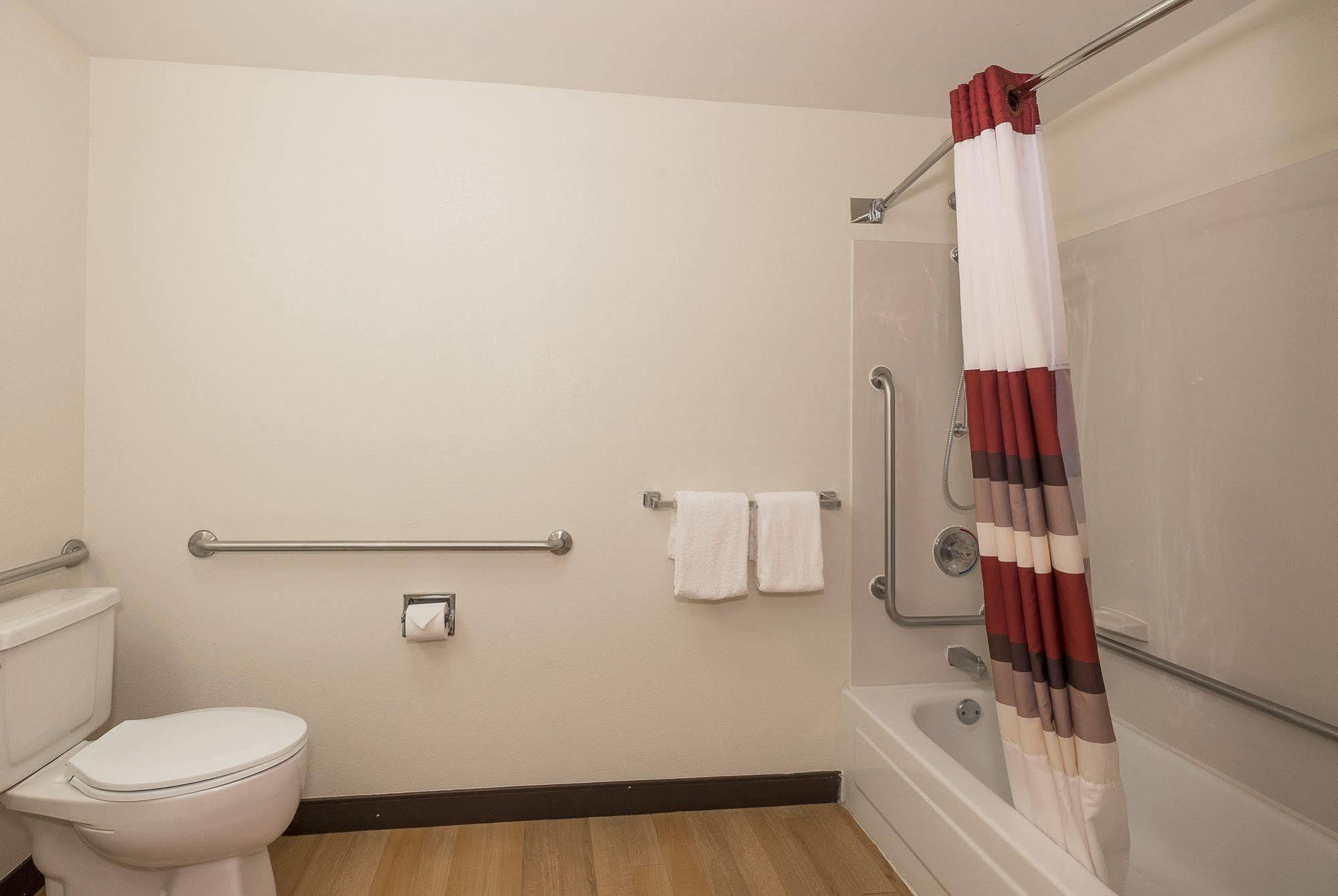 Cedar Rapids Inn 외부 사진